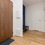 Avenue Solidarnosci On Wola By Renters Apartmán Varšava