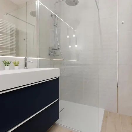 Avenue Solidarnosci On Wola By Renters