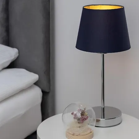 Avenue Solidarnosci On Wola By Renters ワルシャワ