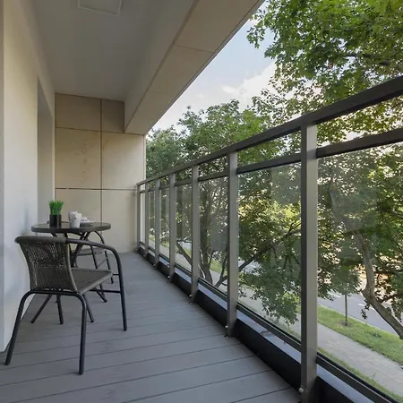 Avenue Solidarnosci On Wola By Renters ワルシャワ