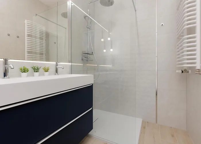 Avenue Solidarnosci On Wola By Renters