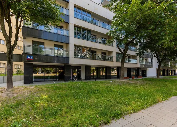 Lejlighed Avenue Solidarnosci On Wola By Renters Warszawa