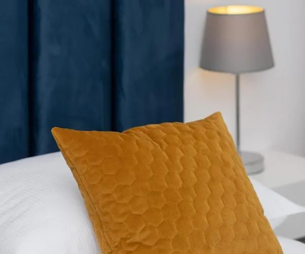 Avenue Solidarnosci On Wola By Renters Apartment