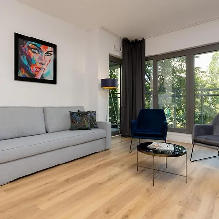 Appartement Avenue Solidarnosci On Wola By Renters *