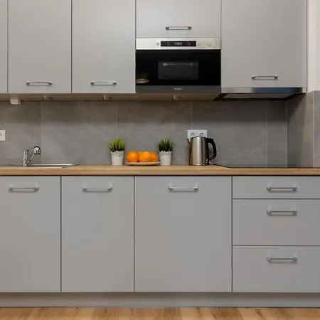 Avenue Solidarnosci On Wola By Renters Appartement