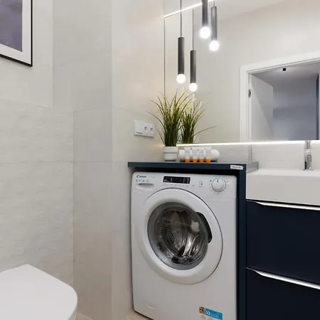 Avenue Solidarnosci On Wola By Renters Appartement