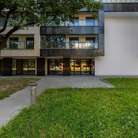 Avenue Solidarnosci On Wola By Renters Appartement Varsovie